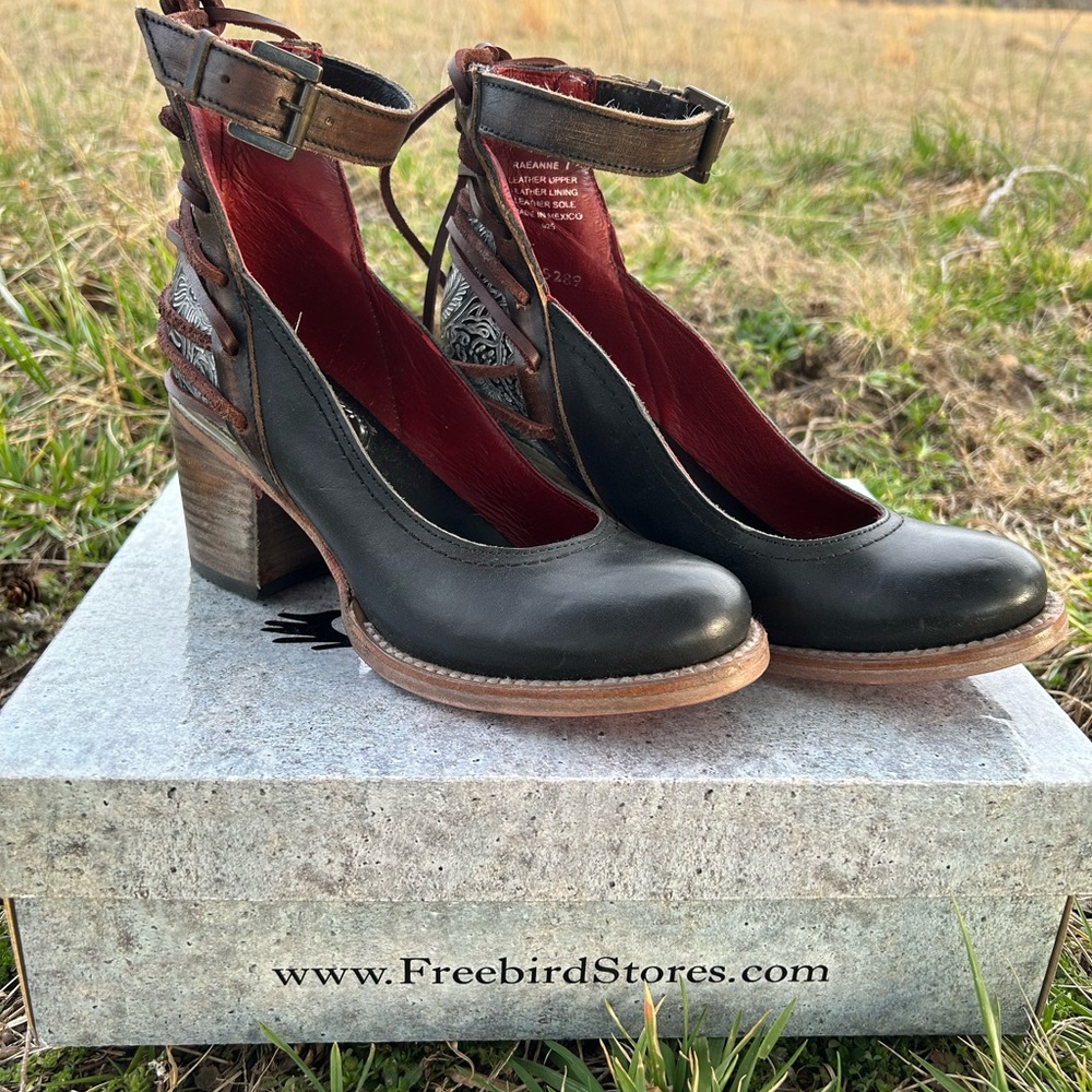 Freebird Raeanne Women's Black Leather Heels-brand new never worn!